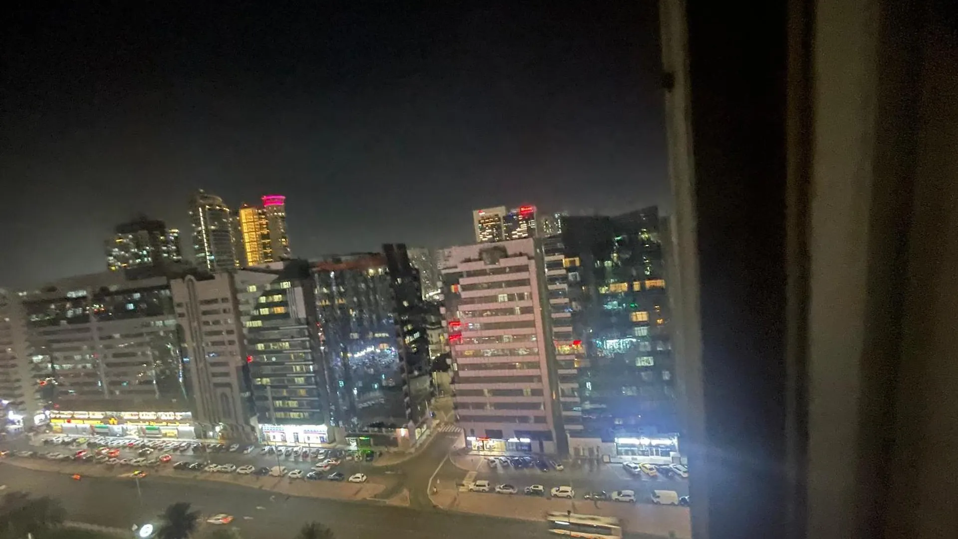 Furnished Hall Private Room With Private Washroom Shared Apartment Near Alwahda Mall Muroor Abu Dhabi Flat1002 בית אירוח